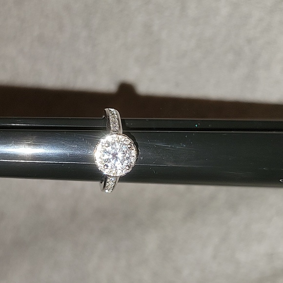 Halo Ring - Picture 3 of 11